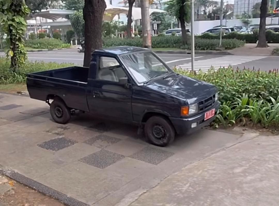 Viral Mobil Pelat Merah Parkir di Trotoar Depan Kantor, Kasatpol PP DKI: Petugas Terkait Sudah Disanksi!