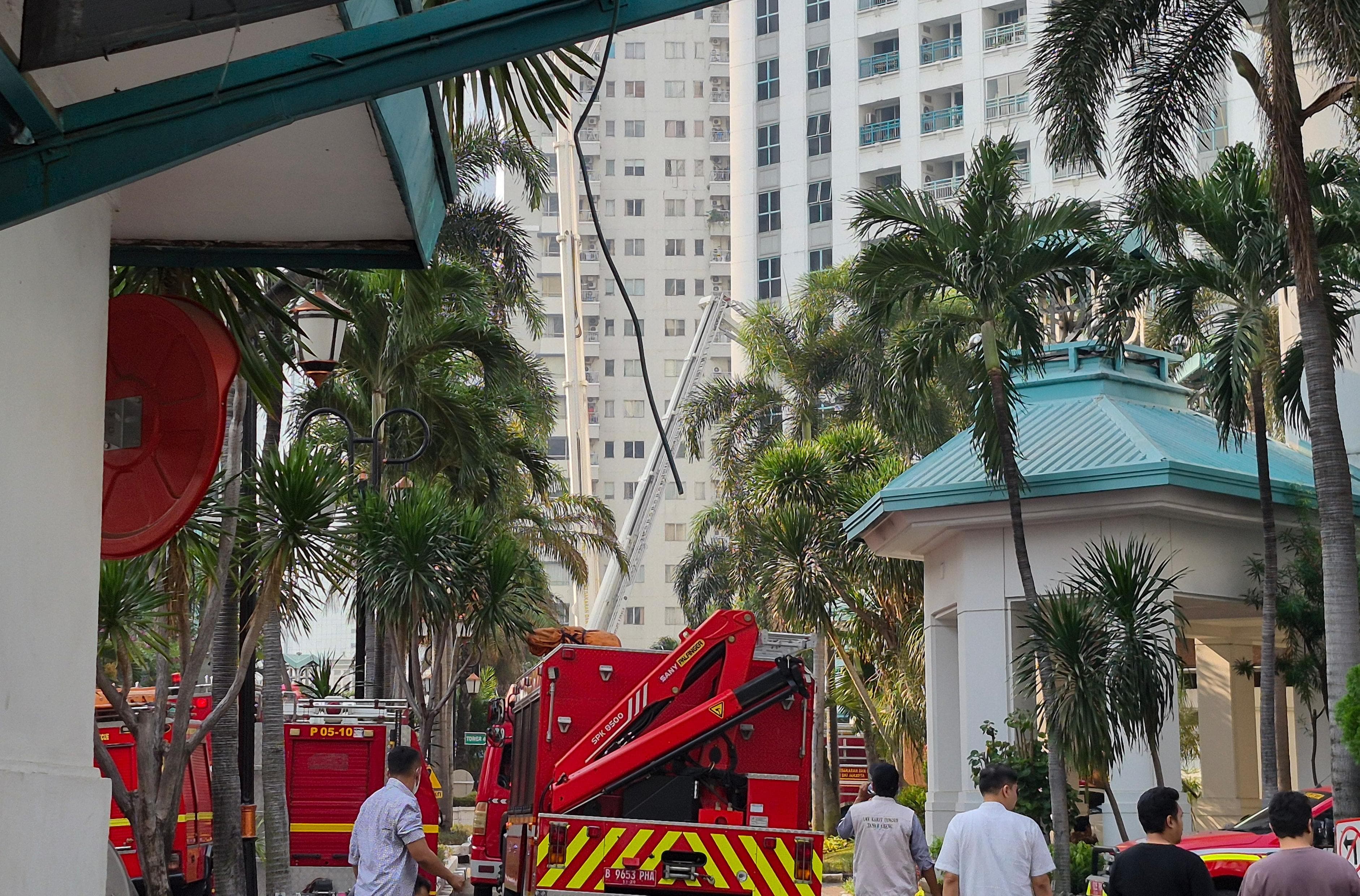 Kondisi Terkini Kebakaran Apartemen Pavilion Tanah Abang, Evakuasi Masih Berlangsung Pakai Bronto Skylift