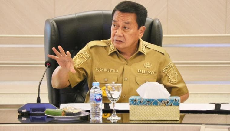 Abu Vulkanik Gunung Anak Krakatau Meluas hingga Tangerang, Bupati Maesyal Imbau Warga Pakai Masker