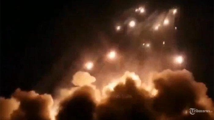 TIMTENG MEMBARA! Iran Bombardir Israel dengan Ratusan Rudal, Pembalasan Atas Kematian Pemimpin Hamas Ismail Haniyah dan Hizbullah Hassan Nasrullah