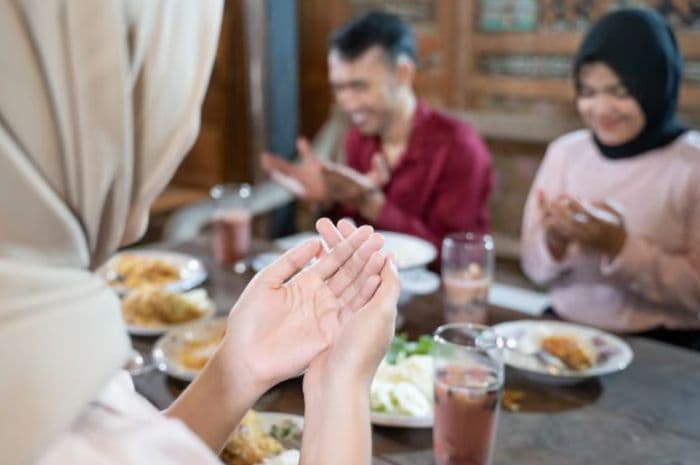 Sering Diabaikan! Ini 7 Pantangan Menu Sahur bagi Penderita Maag