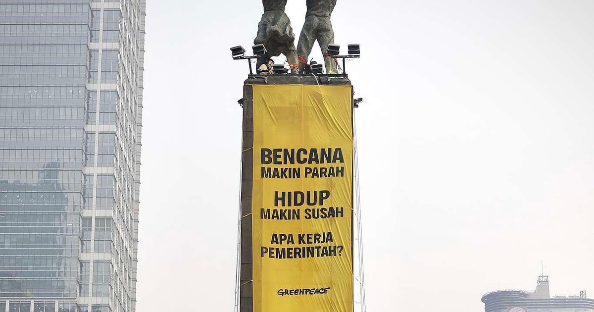 Greenpeace Bentangkan Spanduk Kritik Krisis Iklim di Bundaran HI, Gubernur Pramono: Jangan Ganggu Ketertiban!