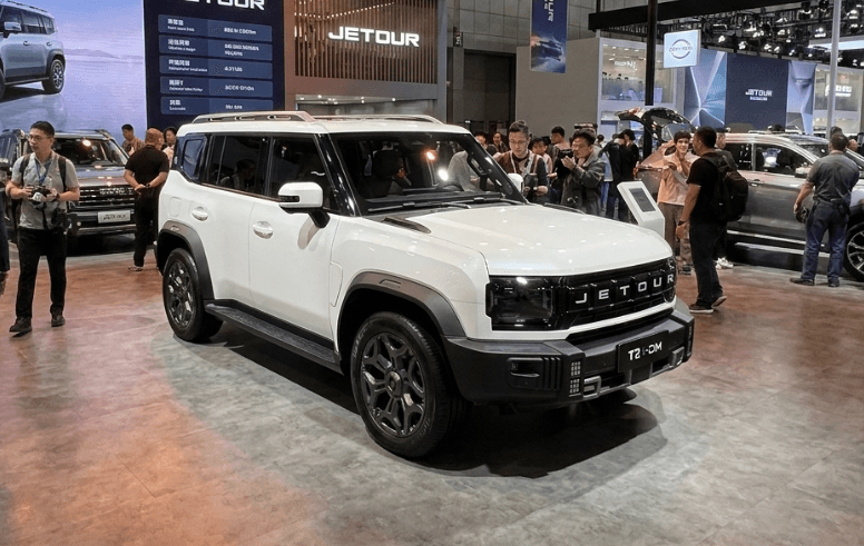 Telah Hadir Jetour T2 i-DM: SUV Gagah Dengan Sentuhan Bumper Kekar, Ban Serep Ikonik di Bagasi Swing, dan Desain Boxy yang Ekstra Garang