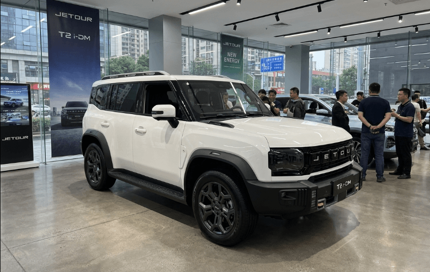 Desain Kabin Jetour T2 i-DM Makin Menawan dengan Kemudi Flat-Bottom dan Sentuhan Jahitan Kontras yang Elegan