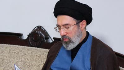 Mengapa Ayatollah Mojtaba Khamenei Tak Menghadiri Pemakaman Ayahnya Mantan Pemimpin Tertinggi Iran Ali Khamenei? Ternyata Ini Alasannya