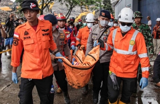 Korban Jiwa Longsor Sampah Bantargebang Bertambah Menjadi Lima Orang