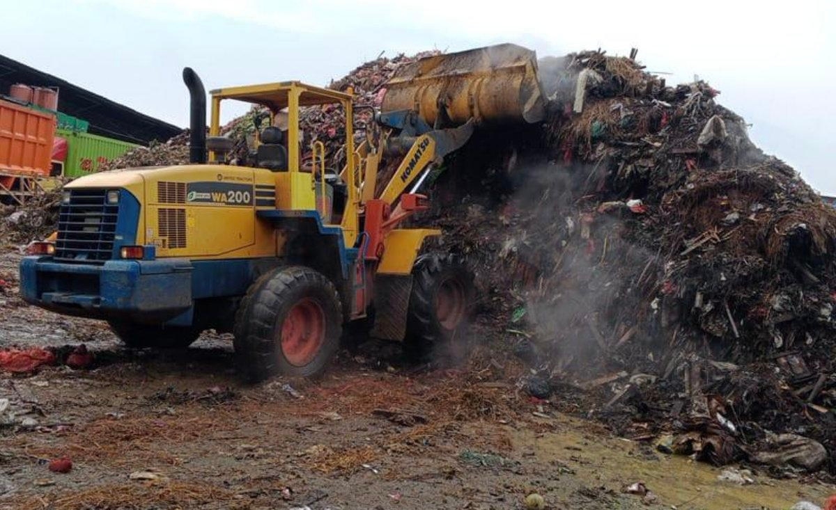 Viral! Ribuan Ton Sampah Menggunung di Pasar Induk Kramat Jati Pasca Lebaran Idul Fitri, Ternyata Ini Penyebabnya