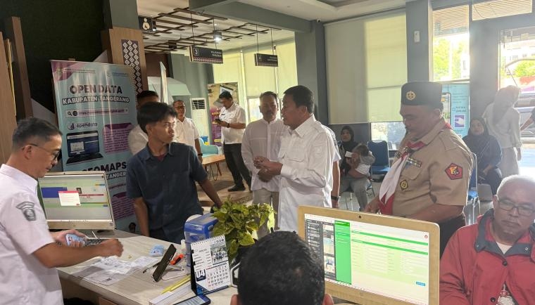 Pantau Layanan KTP di Kecamatan Cisauk, Bupati Tangerang Pastikan Proses Cepat dan Gratis