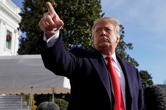 Trump Beri Isyarat Blokade Laut Iran Berlanjut Berbulan-bulan, Harga Minyak Dunia Kian Tak Terkendali