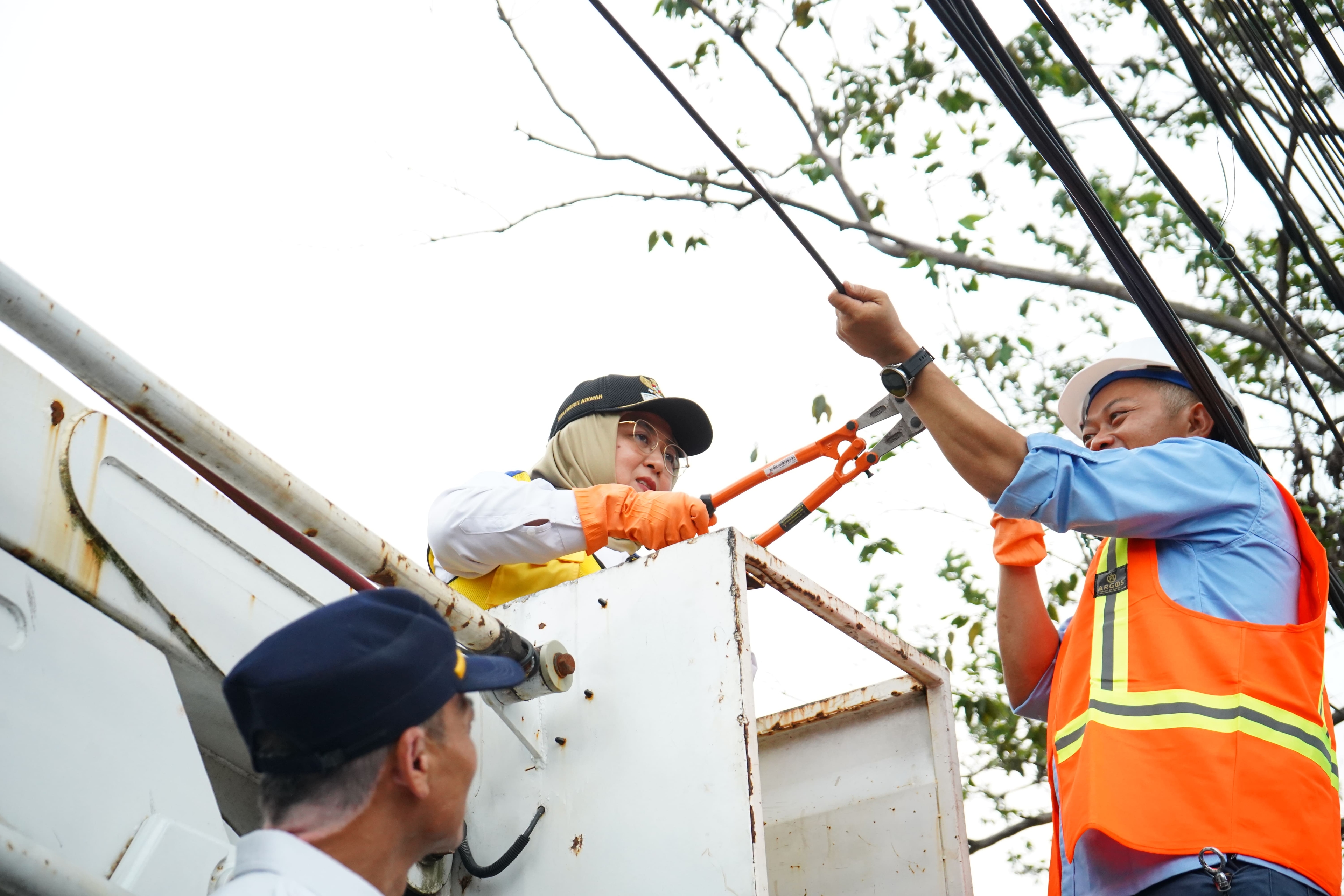 Atasi Kabel Semrawut, Pemkab Tangerang Gandeng Apjatel Targetkan 15 Ruas Jalan Bebas Kabel Udara pada 2026