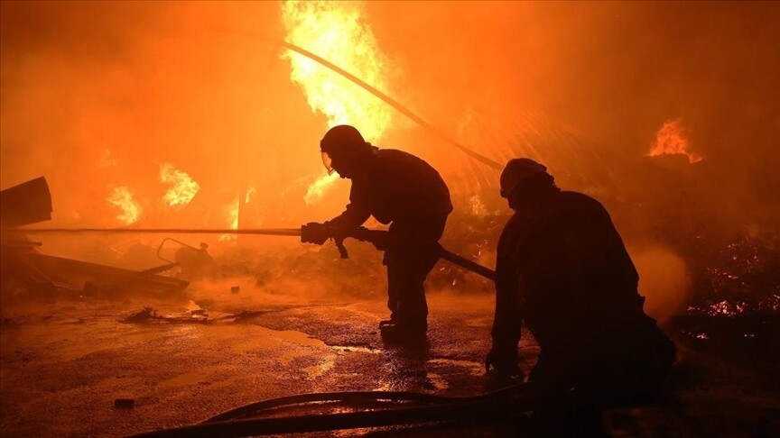 4 Gudang di Kompleks Pergudangan Miami Kalideres Hangus Terbakar