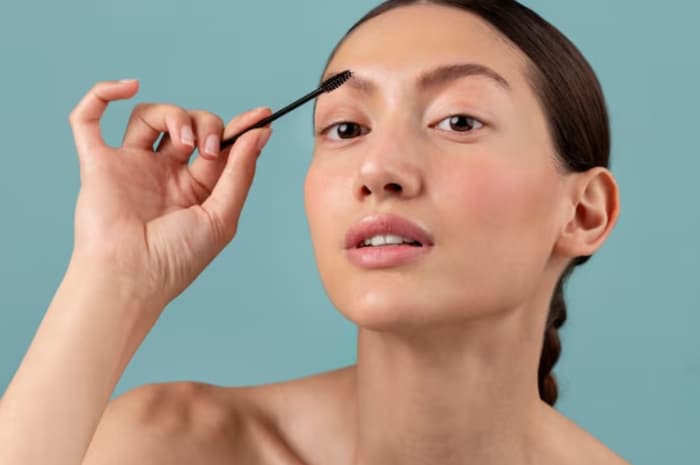 Alis Tipis Bikin Kurang Percaya Diri? Ternyata 3 Minyak Alami Ini Bisa Jadi Solusinya!