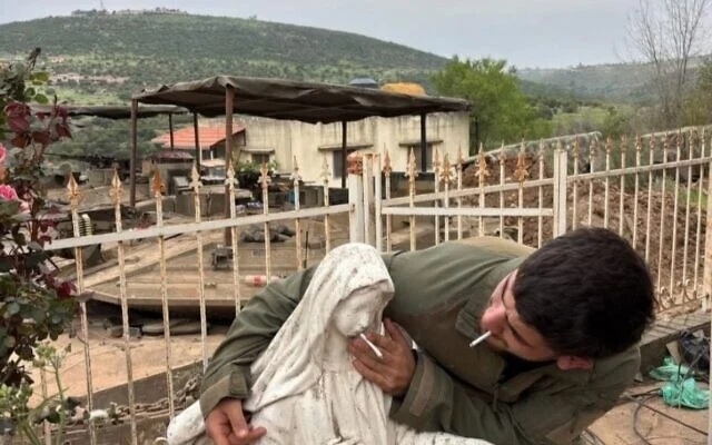 Viral Tentara Israel Lecehkan Patung Bunda Maria di Lebanon: Mulutnya Dimasuki Rokok!
