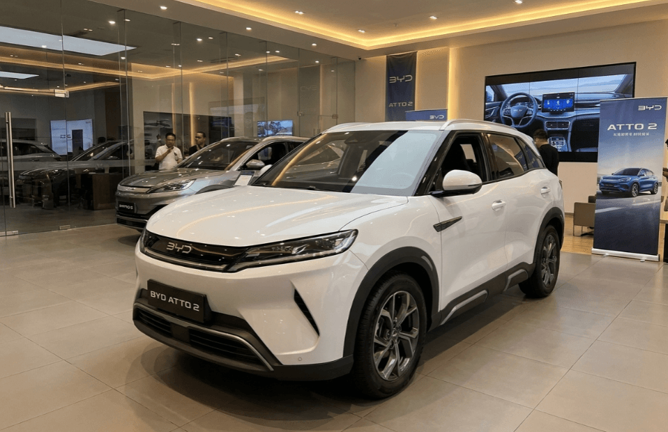 BYD Atto 2 Tampil Mencolok dengan Interior Jahitan Hijau Menyala, SUV Listrik Kompak yang Siap Rebut Perhatian Pecinta Otomotif Tanah Air