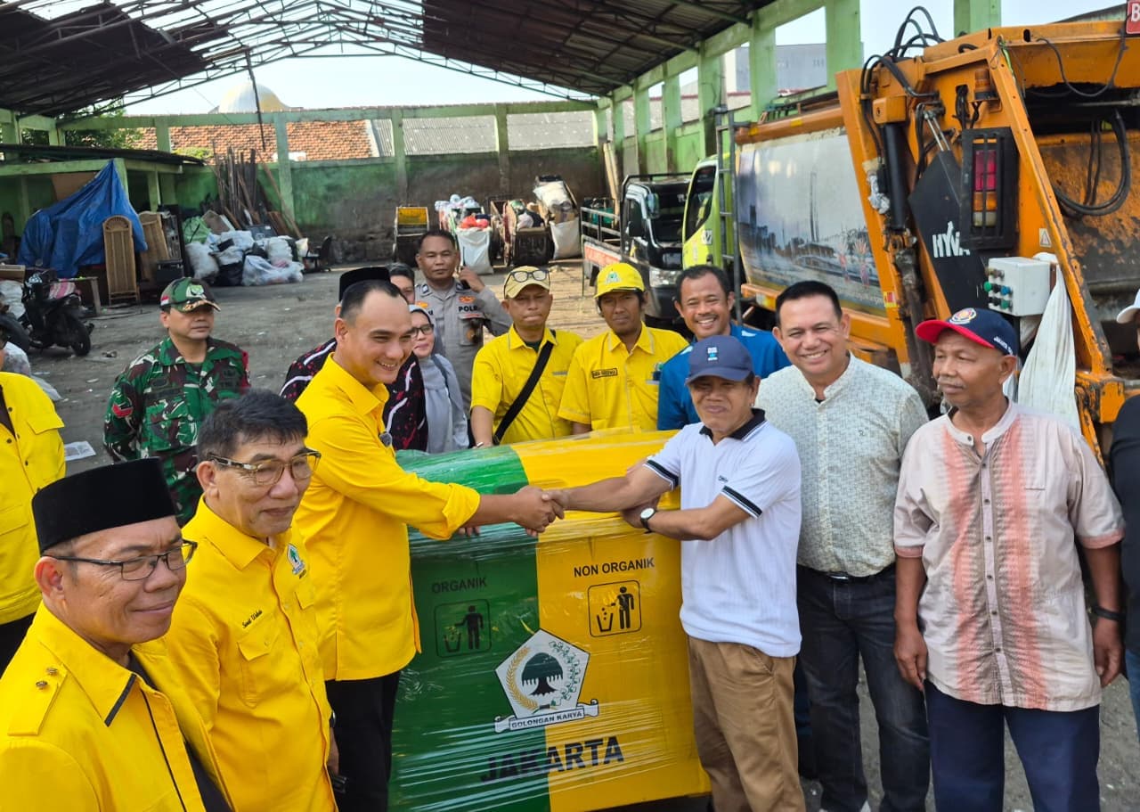 DPD Golkar Jakarta Serahkan 5 Drop Box Sampah kepada RW03 Kayu Manis, Dukung Pemprov DKI Lengkapi Sarana Pilah Sampah