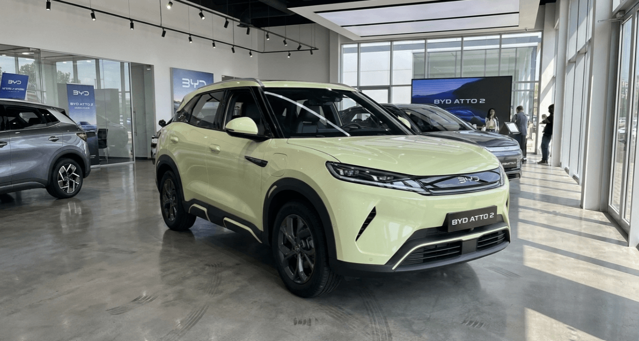 BYD Atto 2 Hadir dengan Desain Lampu X-Shaped yang Unik, Menggabungkan Bahasa Desain Dragon Face dan Teknologi Modern di Era Mobil Listrik