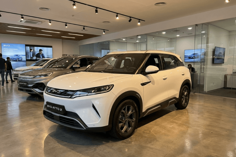 Pesaing SUV Listrik Lain Dibikin Pusing! BYD Atto 2: Tenaga 177 PS, Interior Mewah, dan Harga Terjangkau Siap Dominasi Pasar Otomotif 2026!