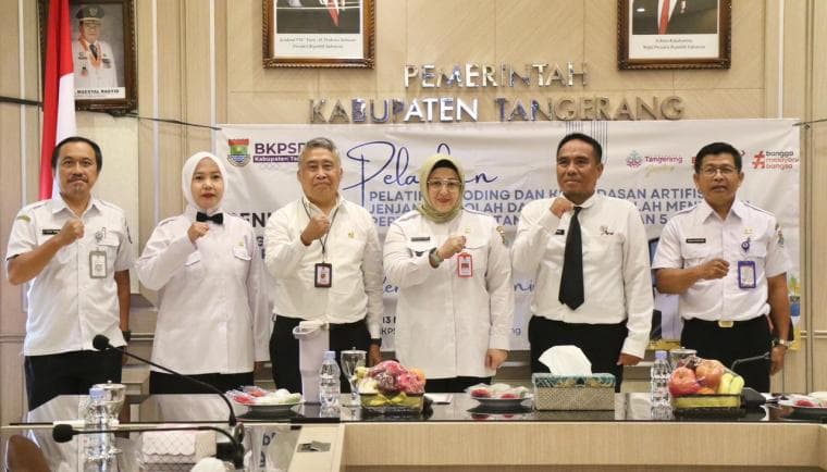 Tutup Pelatihan Koding dan AI Bagi Guru SD-SMP, Wabup Tangerang Dorong Transformasi Digital Bagi Pendidikan