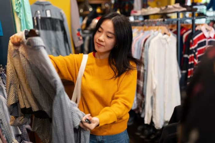 Jangan Langsung Dipakai, Ini Tips Merawat Baju Thrift agar Tetap Awet dan Nyaman