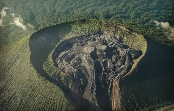 Gunung Ibu kembali Erupsi, Warga Halmahera Diminta Patuhi Jarak Aman hingga 3,5 Km
