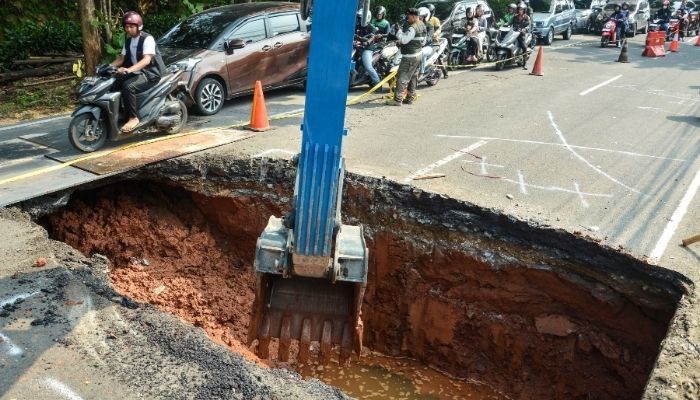 Sempat Tertunda, Jalan Raya Lenteng Agung Arah Depok Dibuka Secara Bertahap Mulai Siang Ini