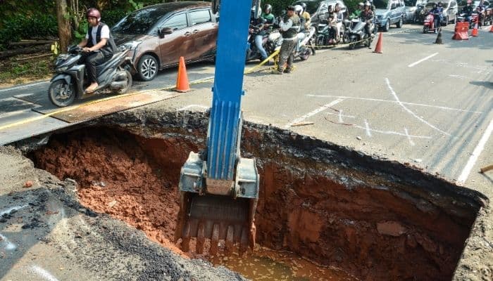 Sempat Tertunda, Jalan Raya Lenteng Agung Arah Depok Dibuka Secara Bertahap Mulai Siang Ini