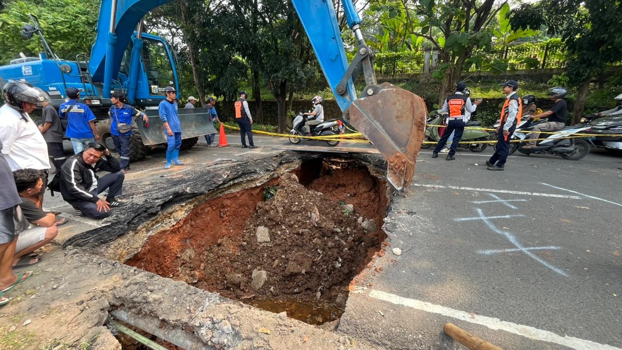 Tak Hanya di Lenteng Agung, Rano Karno Ingatkan Potensi Jalan Amblas Bisa Terjadi di Wilayah Jakarta Lain