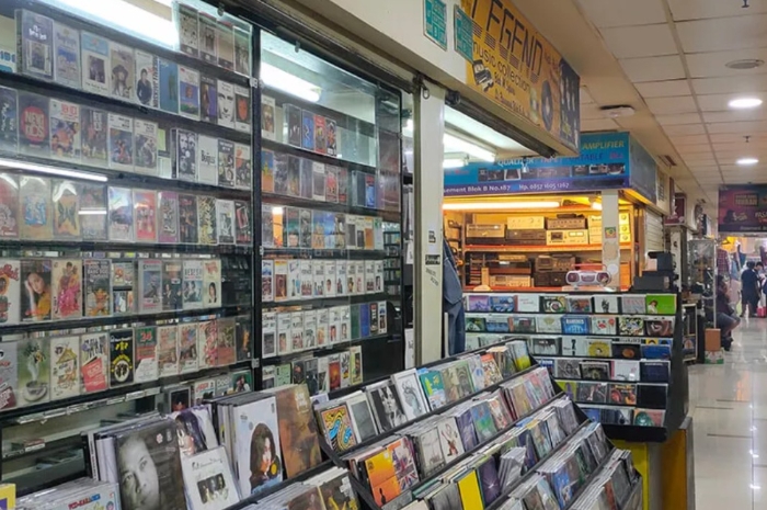 Dari Pasar Vinyl hingga Coffee Bar Sunyi, Ini Hidden Gem Blok M yang Wajib Dicoba