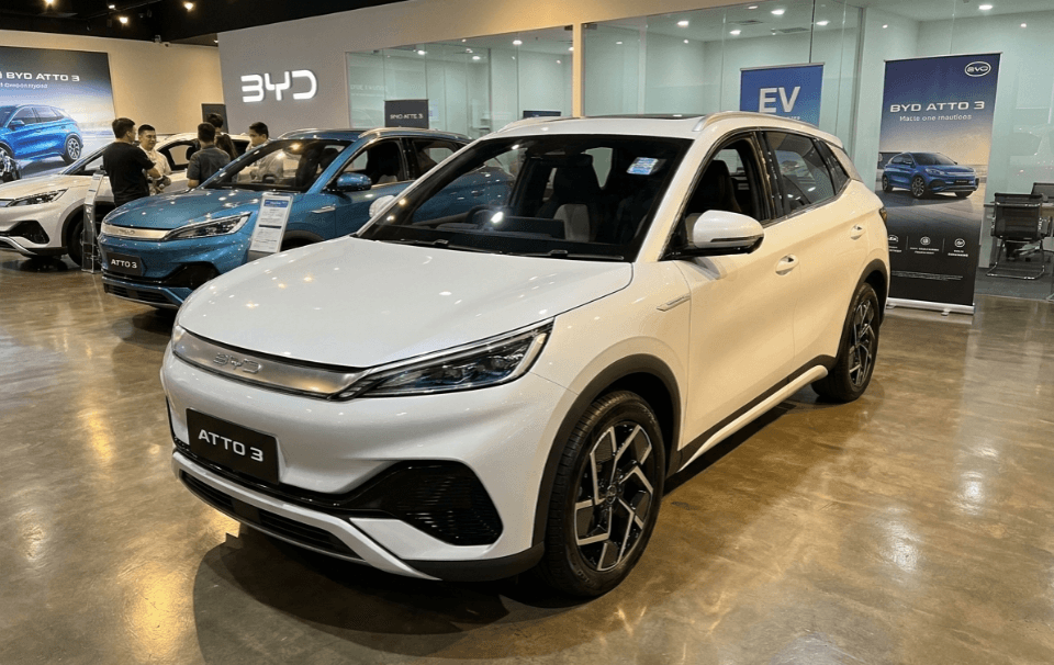 BBM Naik? BYD Atto 3 Ketawa! Bebas Bensin Jarak Tempuh Hingga 480 Km Sekali Cas, Tapi Tenaga Tetap Responsif Berkat Torsi Melimpah 310 Nm!