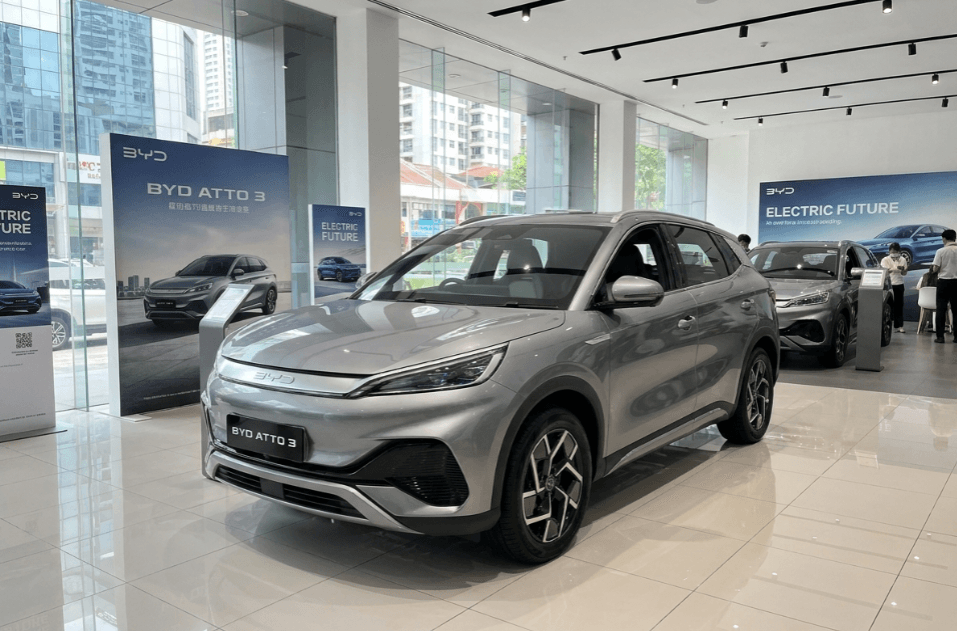 BYD Atto 3 Hadir Lebih Canggih dengan Fitur V2L dan Layar Berputar 15,6 Inci, Ini Fitur Mewah dan Alasan Jadi Raja EV Crossover Baru