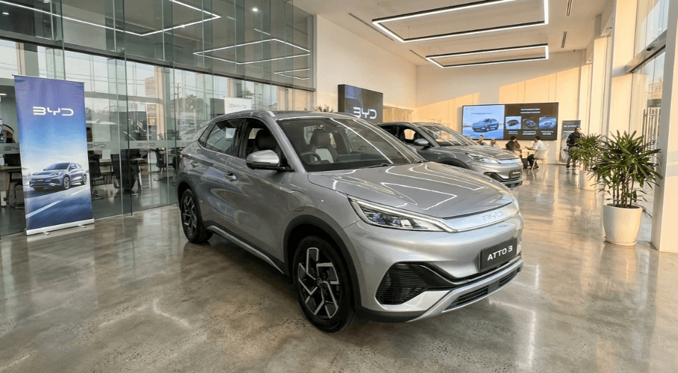 BYD ATTO 3 Datang Bawa Torsi Melimpah 310 Nm dan Perlindungan 7 Airbag, Cocok untuk Pengemudi Urban dan Pengguna Aktif