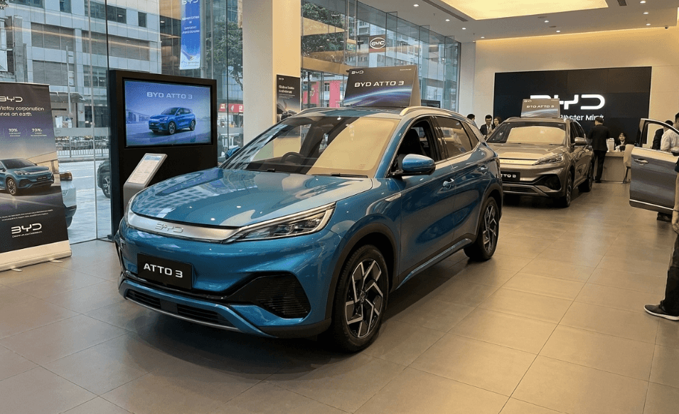 BYD Atto 3 Makin Buas dengan Spesifikasi Mantap dan Efek Lampu Breathing Light Lebih Stabil di Perjalanan Malam
