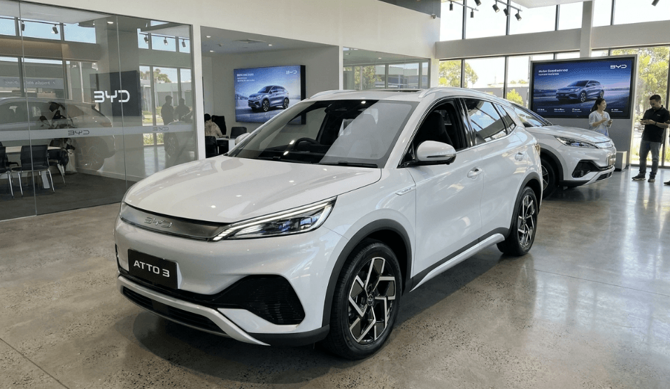 SUV Listrik Midrange Kini Makin Berani, BYD ATTO 3 Tampil Premium dengan Sentuhan Desainer Global dan Performa Torsi 310 Nm