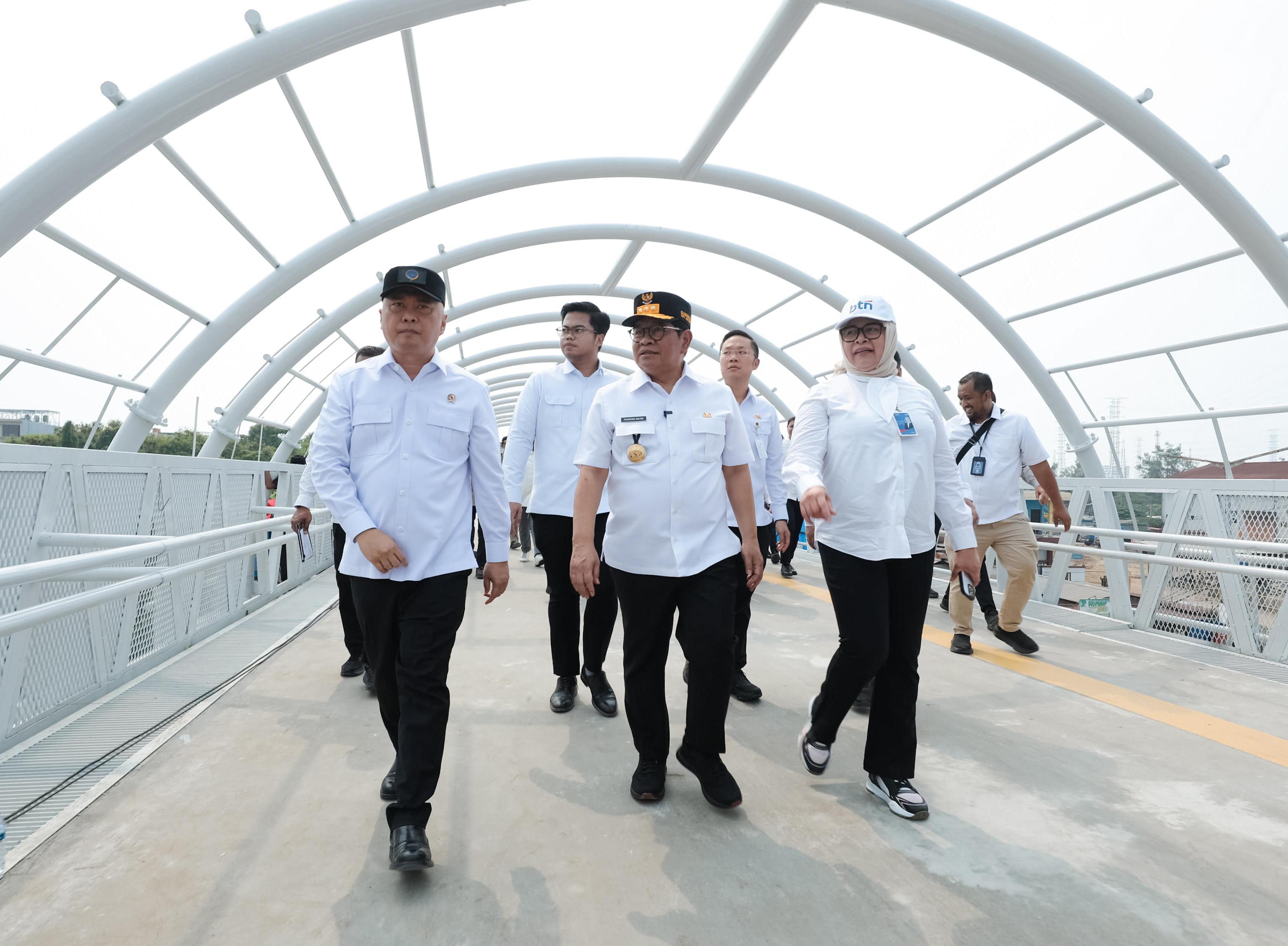 Jadi Kado HUT ke-499 Jakarta, Gubernur Pramono Resmikan JPO JIS–Ancol dan Aktivasi Stasiun KRL JIS
