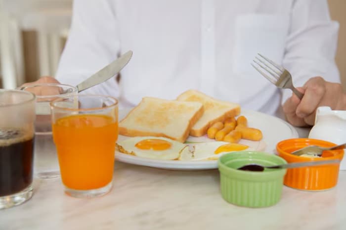 Sarapan Pagi Bisa Bikin Gula Darah Melonjak? Ini Penjelasan yang Perlu Kamu Tahu