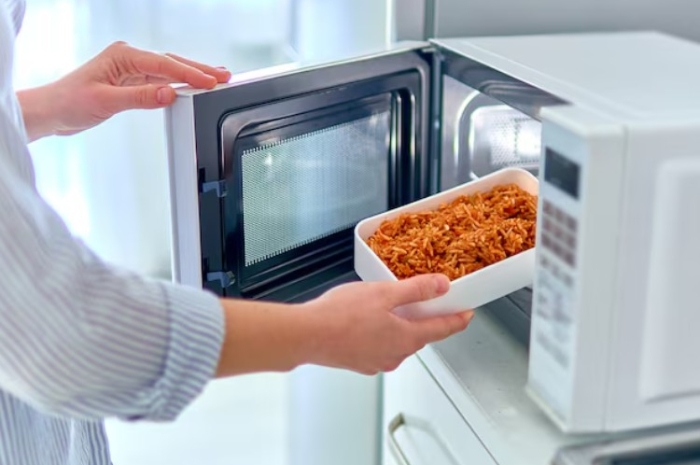 Jangan Asal Dipanaskan, Ternyata 6 Makanan Ini Sebaiknya Tidak Masuk Microwave