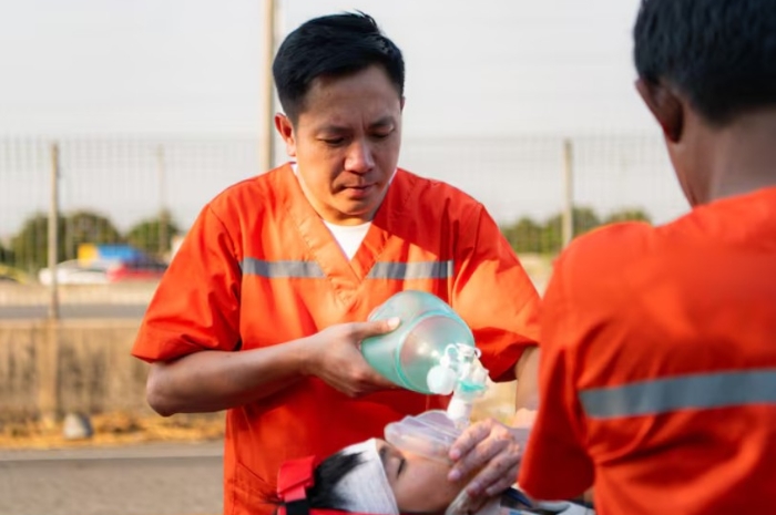 Jangan Langsung Memberi Minum pada Korban Kecelakaan, Ini Bahaya yang Sering Tidak Disadari