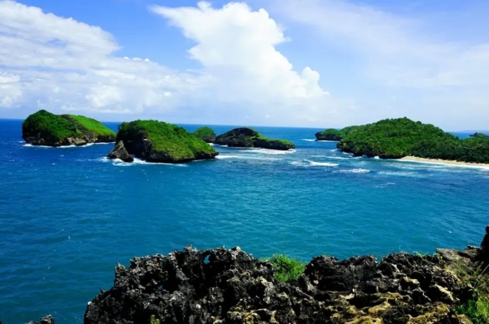 Liburan 1 Hari di Pacitan, Jelajahi Raja Ampat Jawa hingga Wisata Kuliner Malam yang Menggoda