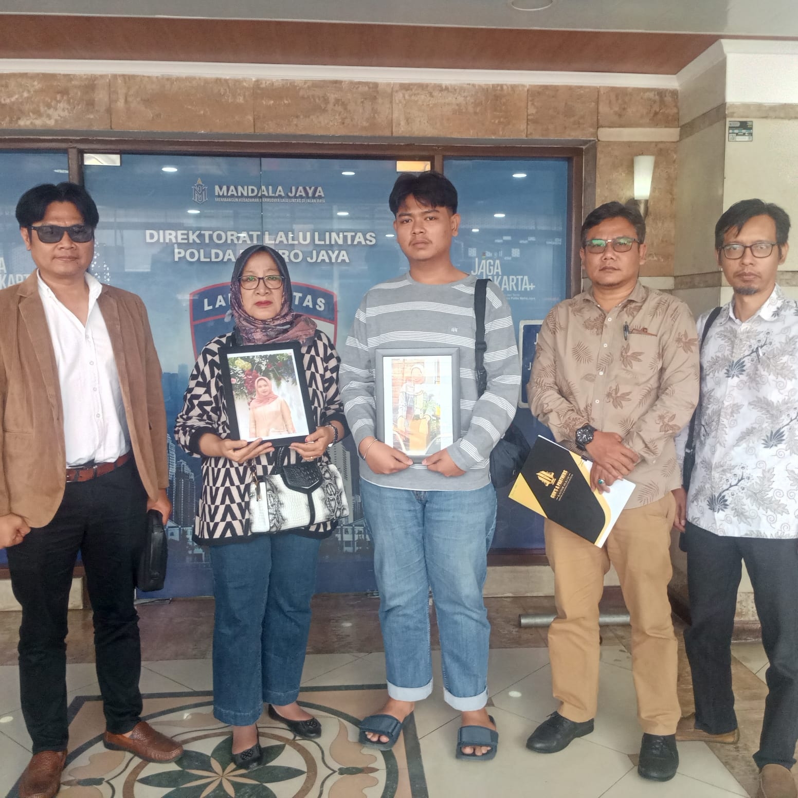 Keluarga Erina, Korban Kecelakaan Ojol yang Terlindas Bus Pariwisata di Jalan Sudirman Tuntut Keadilan