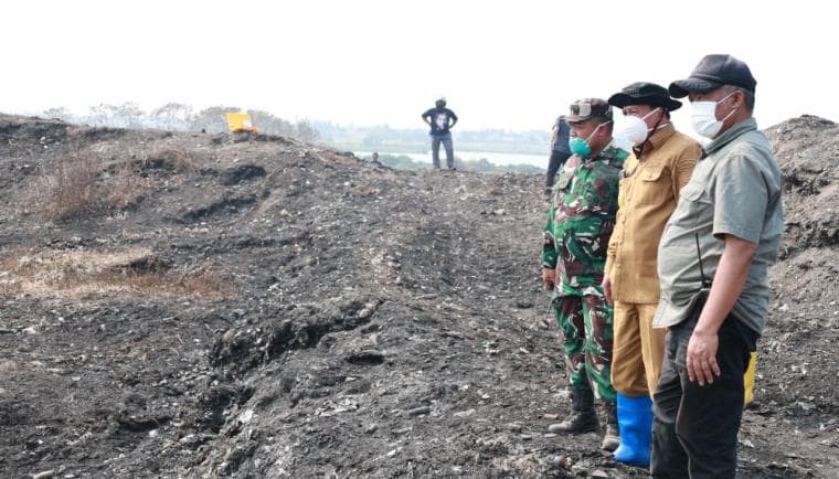 Tak Kenal Lelah, Bupati Tangerang Terus Kawal Langsung Penanganan Kebakaran TPA Jatiwaringin, Titik Api Turun Tersisa 5 Hektar