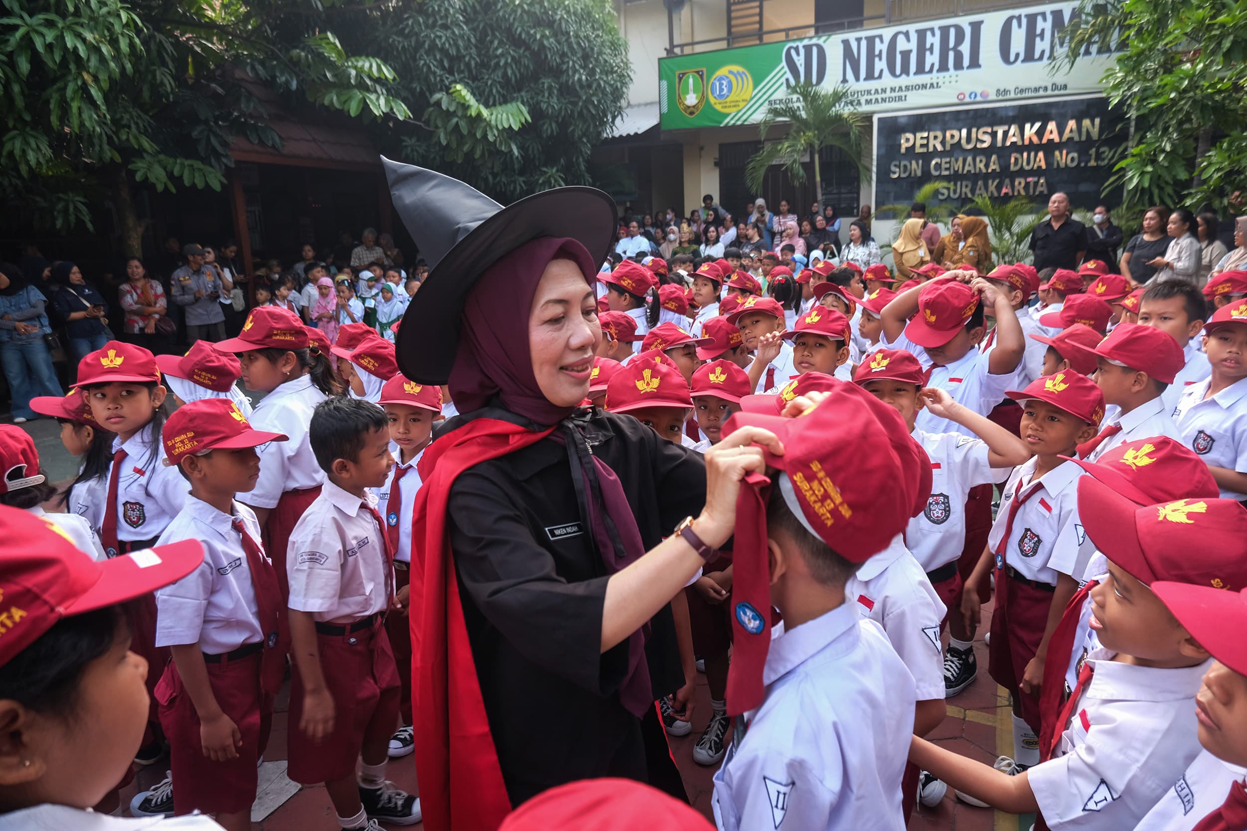 Anak Sulit Beradaptasi di Sekolah Baru? Kuncinya Ternyata Ada pada Orang Tua dan Guru