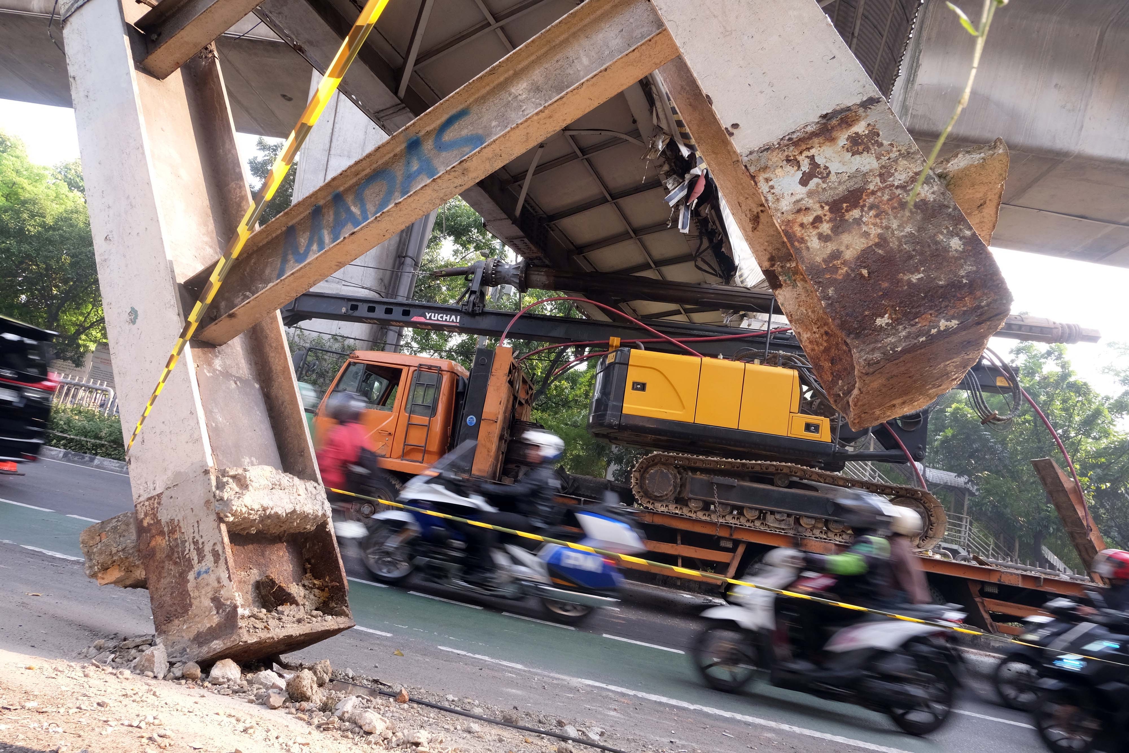 Warga Harap JPO Tendean Dibangun Kembali, Sebut Akses Alternatif Terlalu Jauh dan Melelahkan