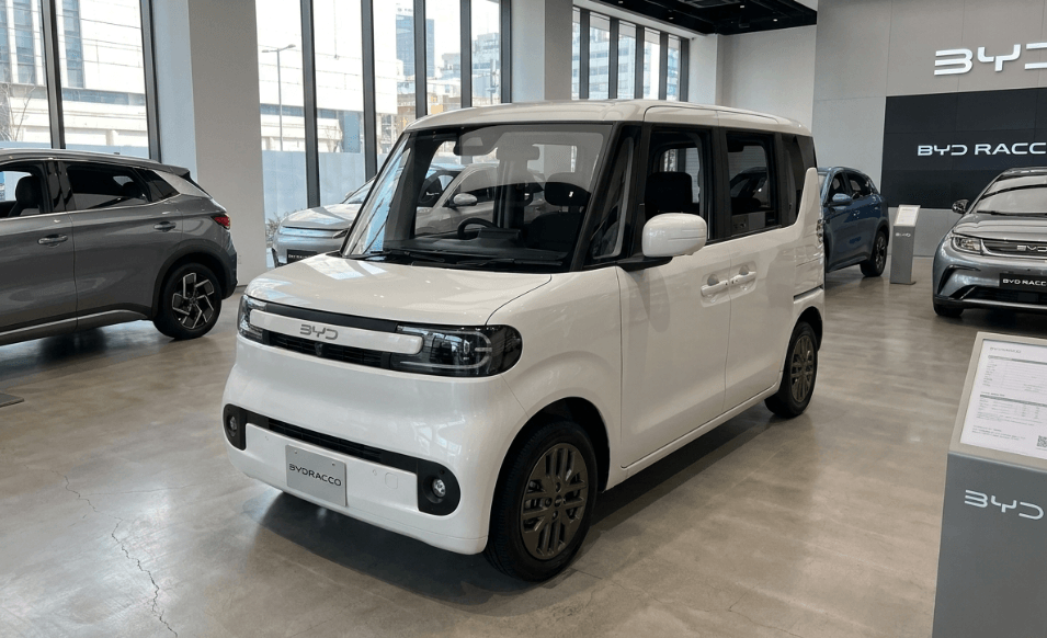 Mungil Tapi Jarak Jelajah Sadis, BYD Racco 300 Premium Resmi Mengaspal Bawa Varian Mewah dan Jangkauan Hingga 320 Km