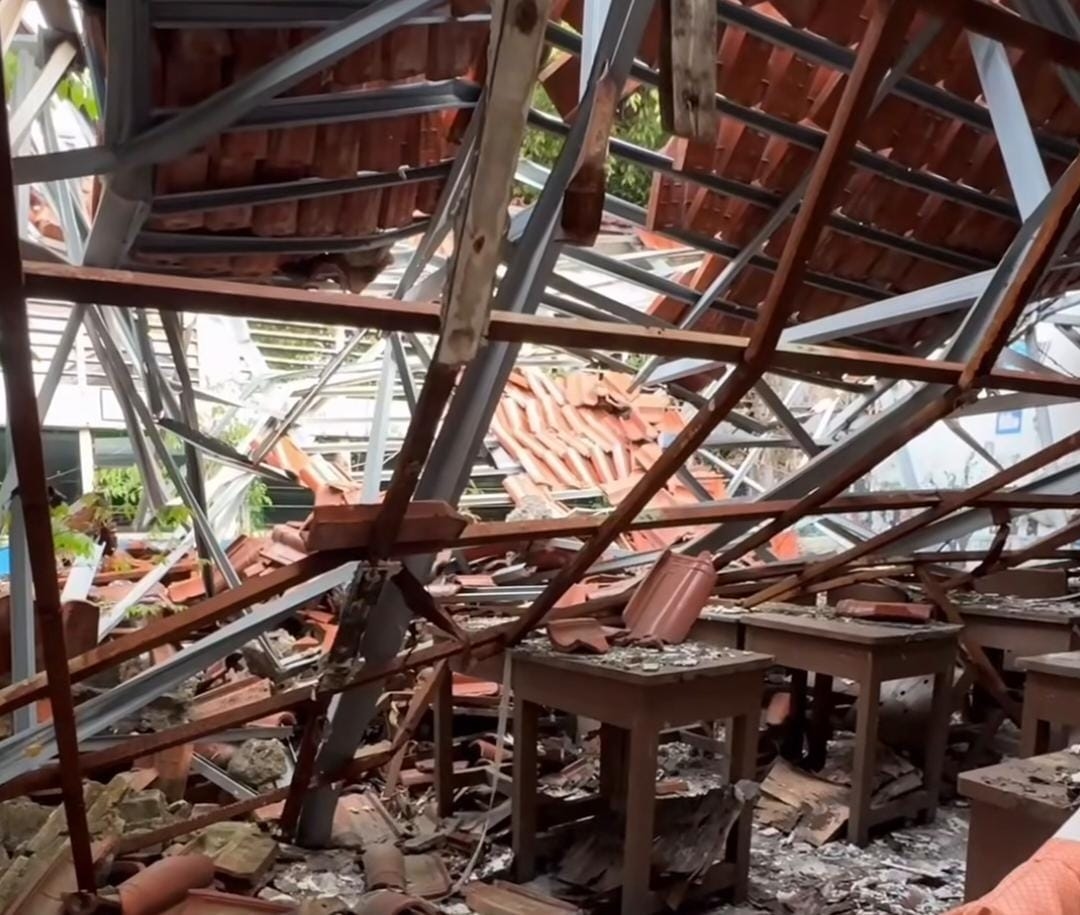 Dua Tahun Dibiarkan Roboh! DPRD DKI Semprot Disdik Soal Nasib Bangunan SDN Kebayoran Lama Selatan 09