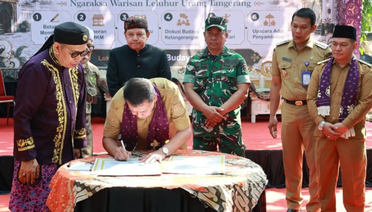 Buka Festival Kampung Budaya Kemuning, Bupati Tangerang Dorong Edukasi Batik dan Anyaman untuk Pelajar