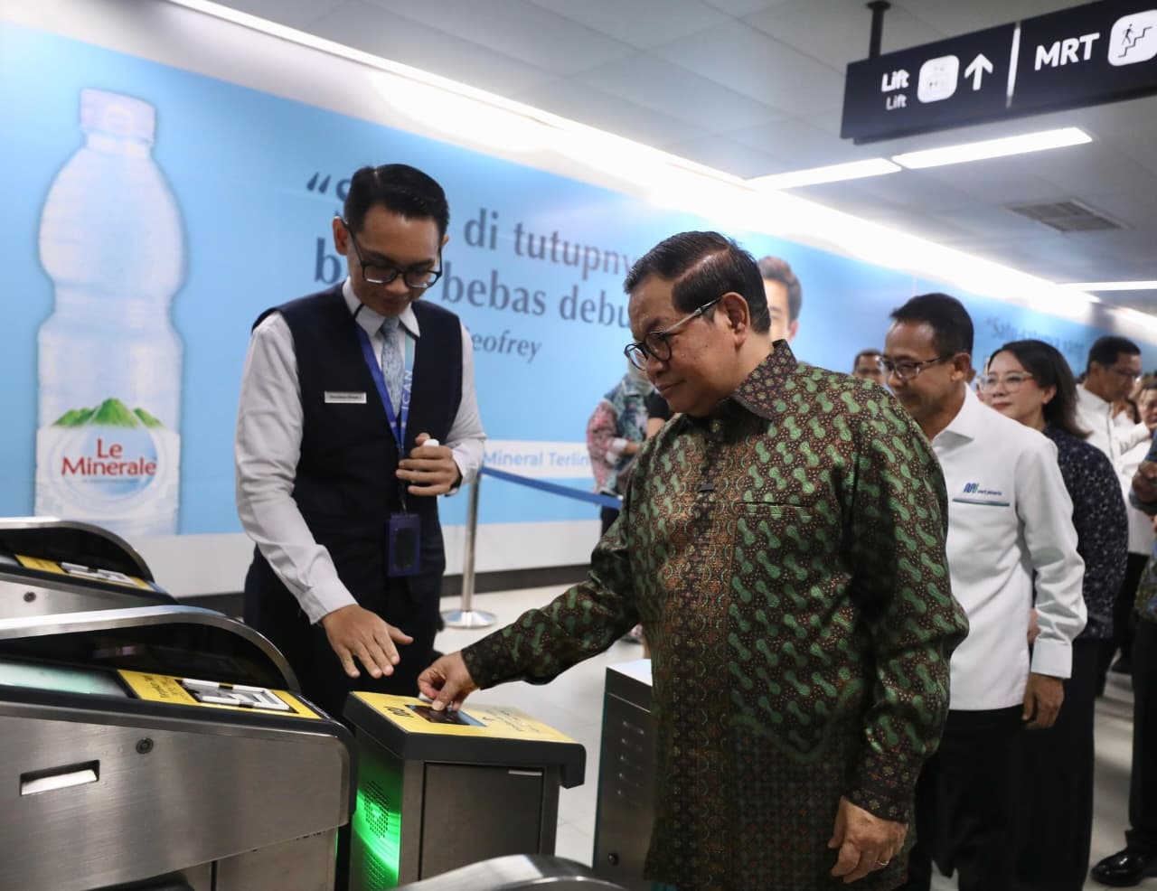 Tiru Kota-kota di Dunia, Gubernur Pramono Luncurkan EMV Contactless, Naik MRT Bisa Langsung Tap