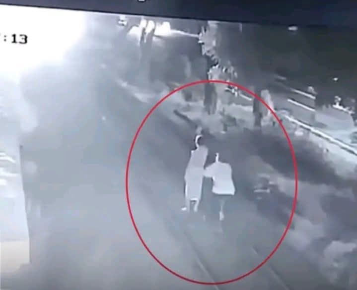 Heroik! Penjaga Perlintasan Kereta di Pasuruan Selamatkan Pria dari Maut