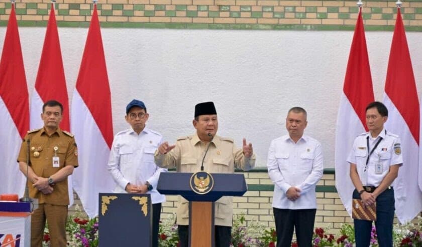 Prabowo Sentil KAI: Kereta Api Layanan Publik, Jangan Cuma Mengejar Untung