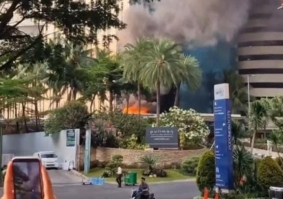 Hotel Pullman Central Park Terbakar Pagi Tadi, Berawal dari Bau Asap di Area Tangga Darurat, Begini Kronologinya