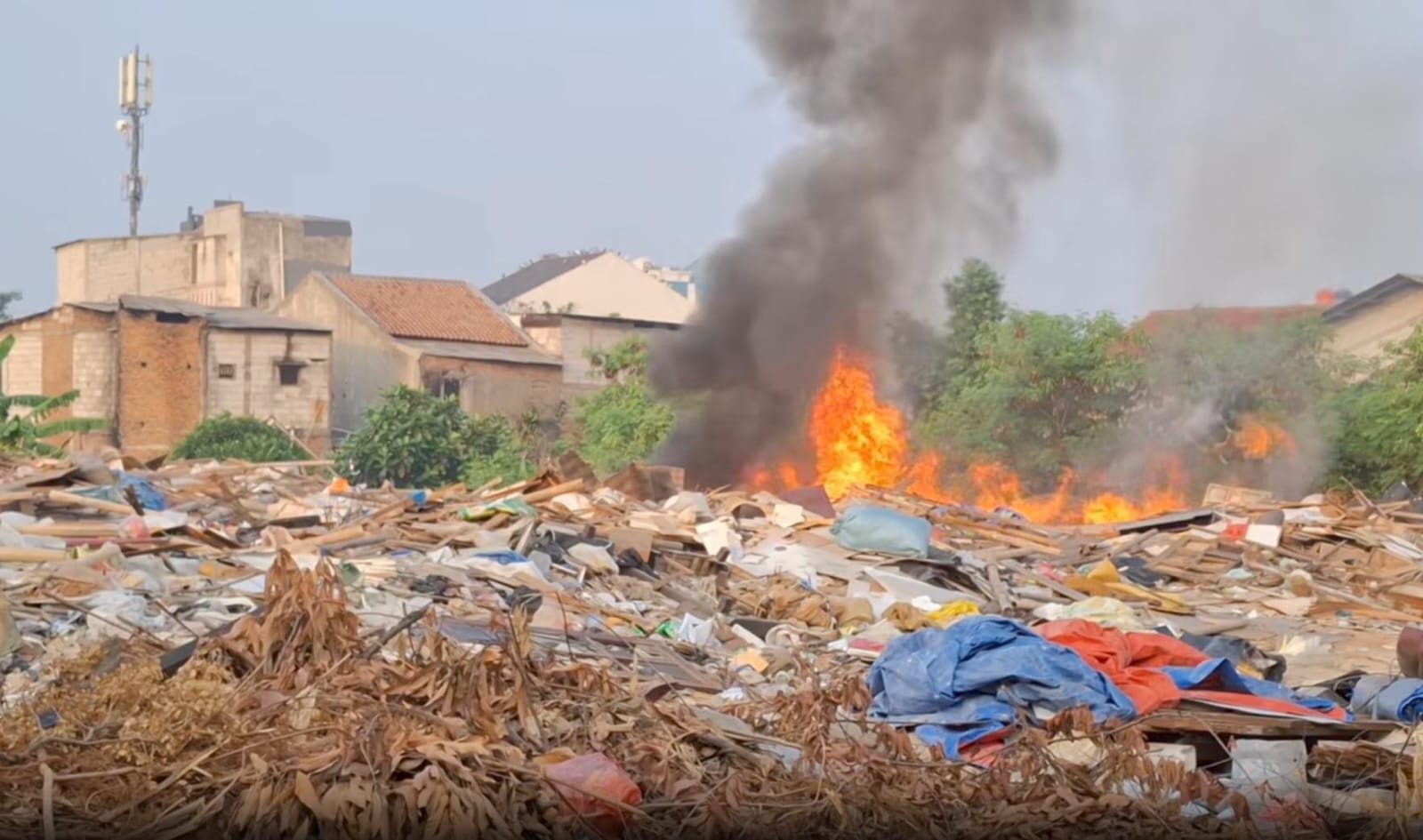 TPS Liar Kramat Jati Terbakar, Gubernur Pramono Ancam Buka Nama Perusahaan Penimbun Sampah Ilegal